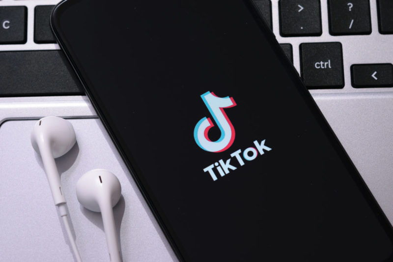 TikTok adiciona novas ferramentas de legenda e tradução